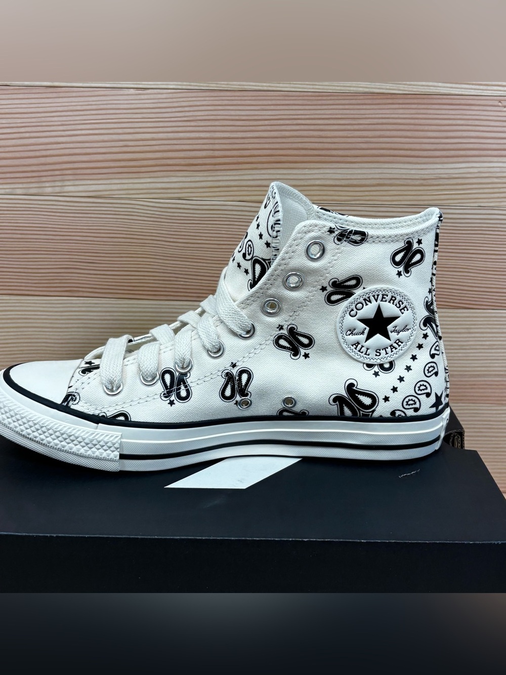 Converse Women's Sz 9 Chuck Taylor All Star Hi White Black Paisley  Sneakers